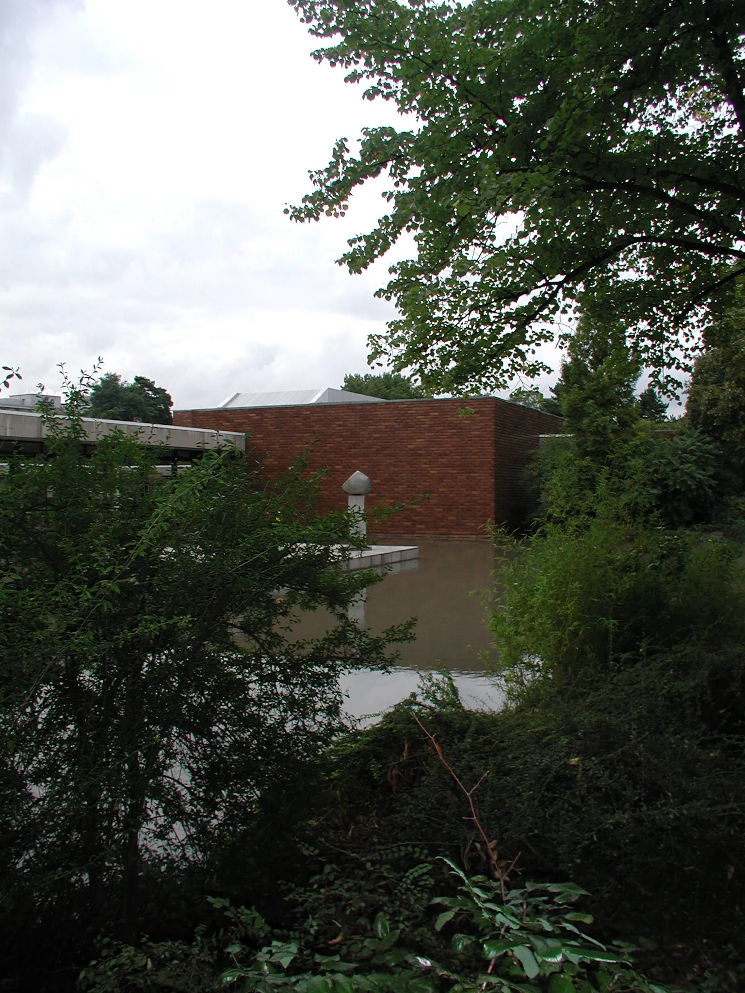 Köln-Lindenthal: Aachener Weiher am Museum für Ostasiatische Kunst