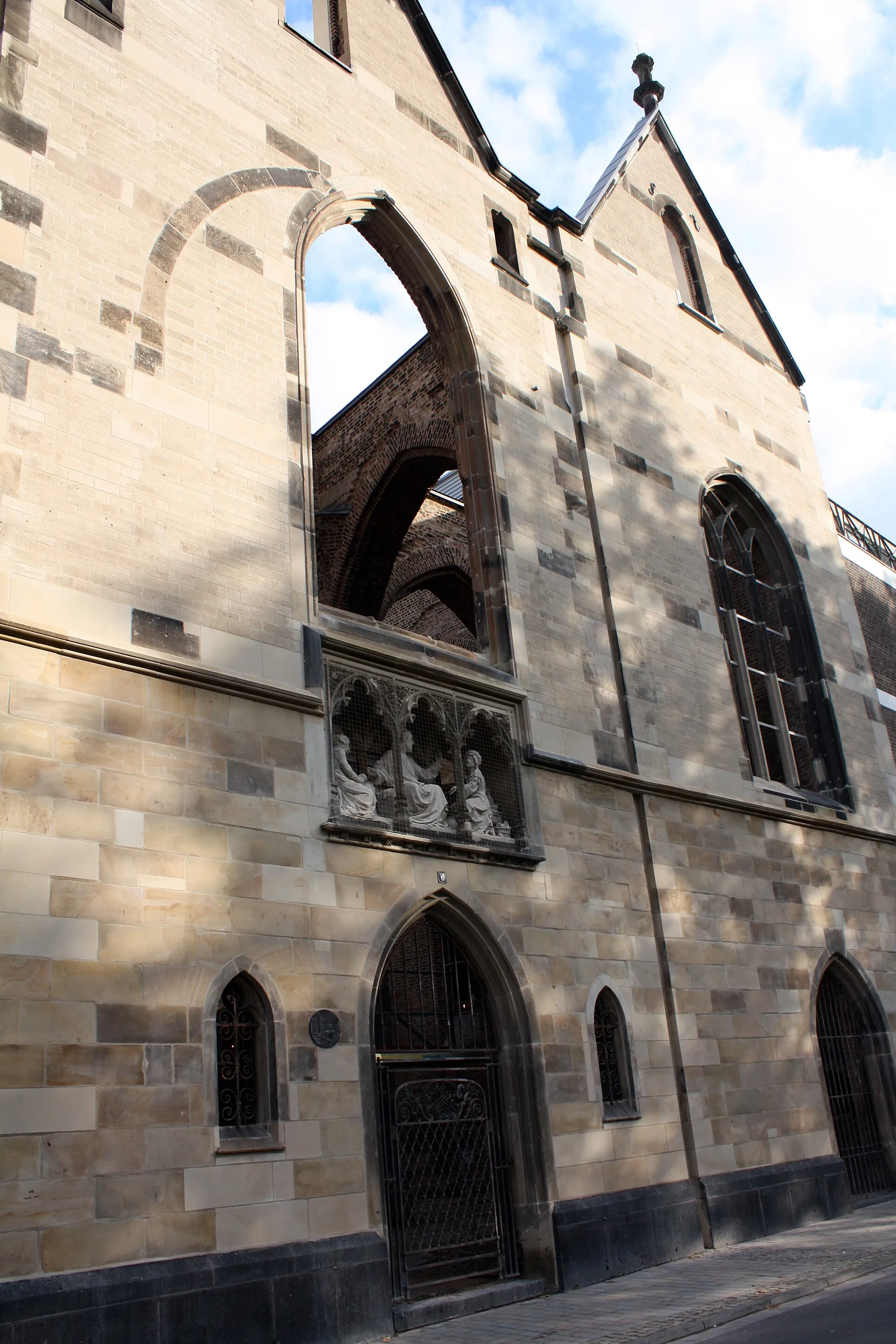 Alt St. Alban Köln, restaurierte Straßenfront