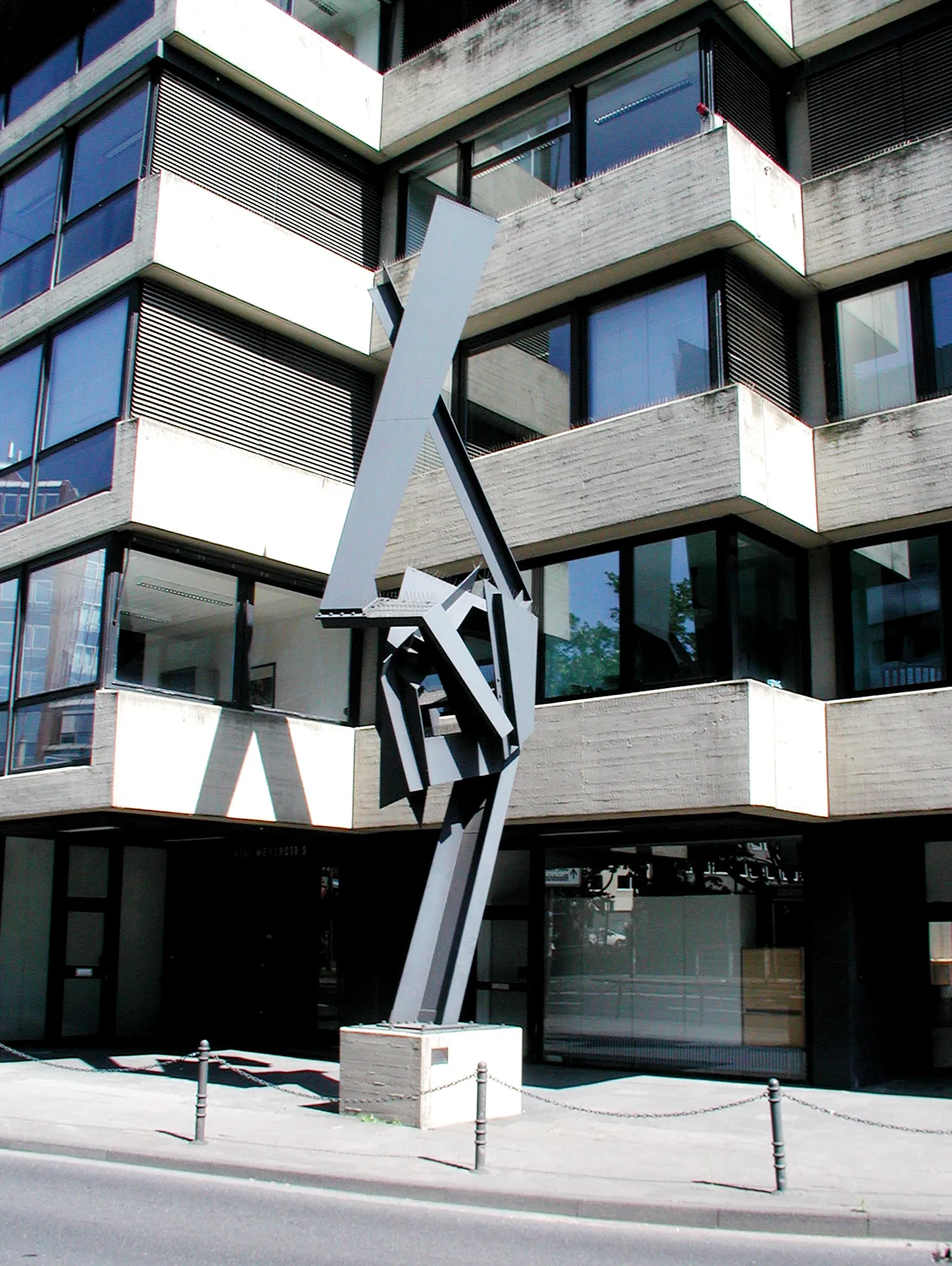 Köln Barbarossaplatz / Neue-Weyerstraße Paul Suter (*1926) Attila 1976/77 Geschenk Eleonore und Michael Stoffel 1977