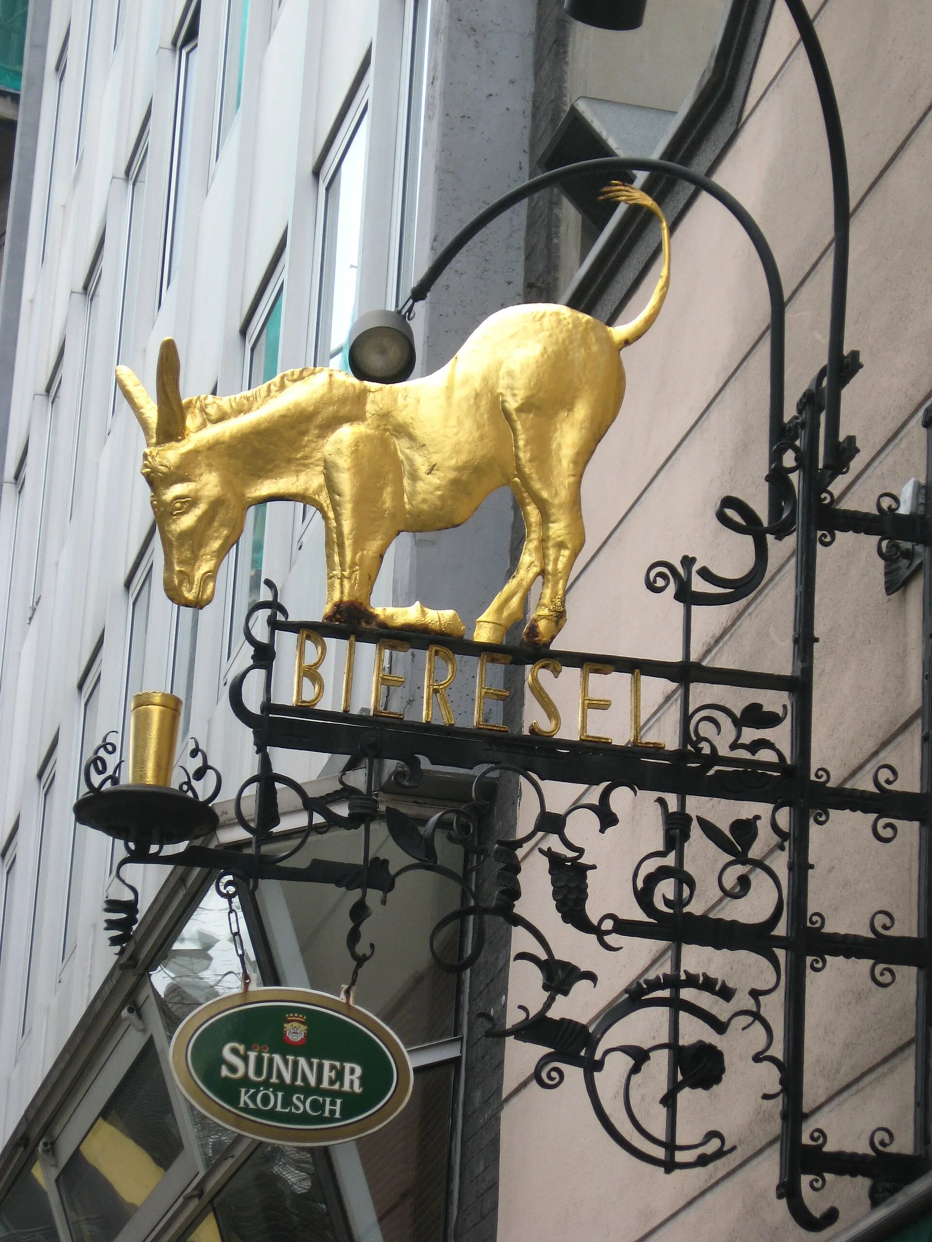 Bier-Esel – Kölns ältestes Muschelhaus in der Altstadt