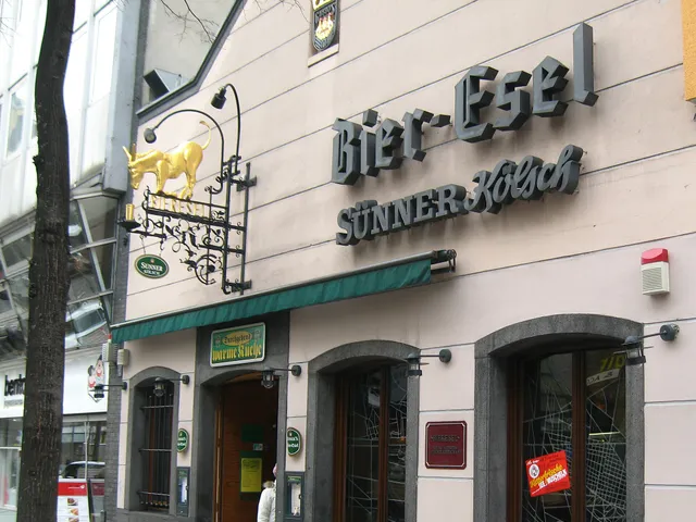 Bier-Esel – Cologne's Oldest Mussel House in the Old Town