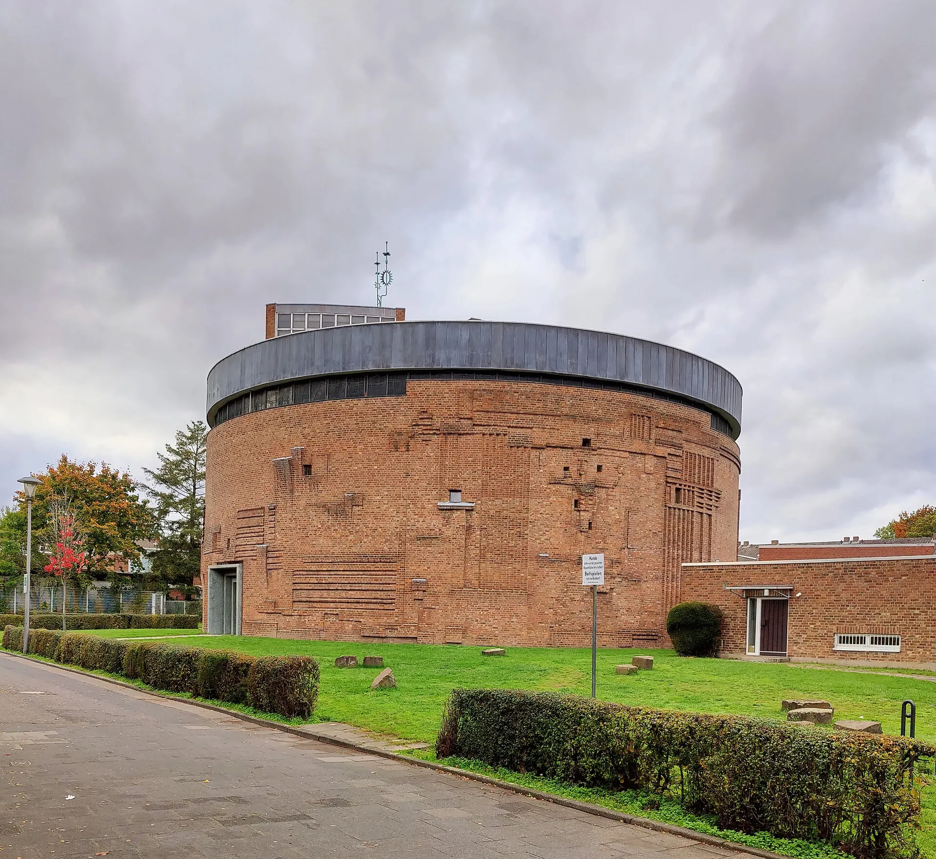 Katholische Pfarrkirche St. Franziskus Köln-Bilderstöckchen, Nordrhein-Westfalen, Deutschland