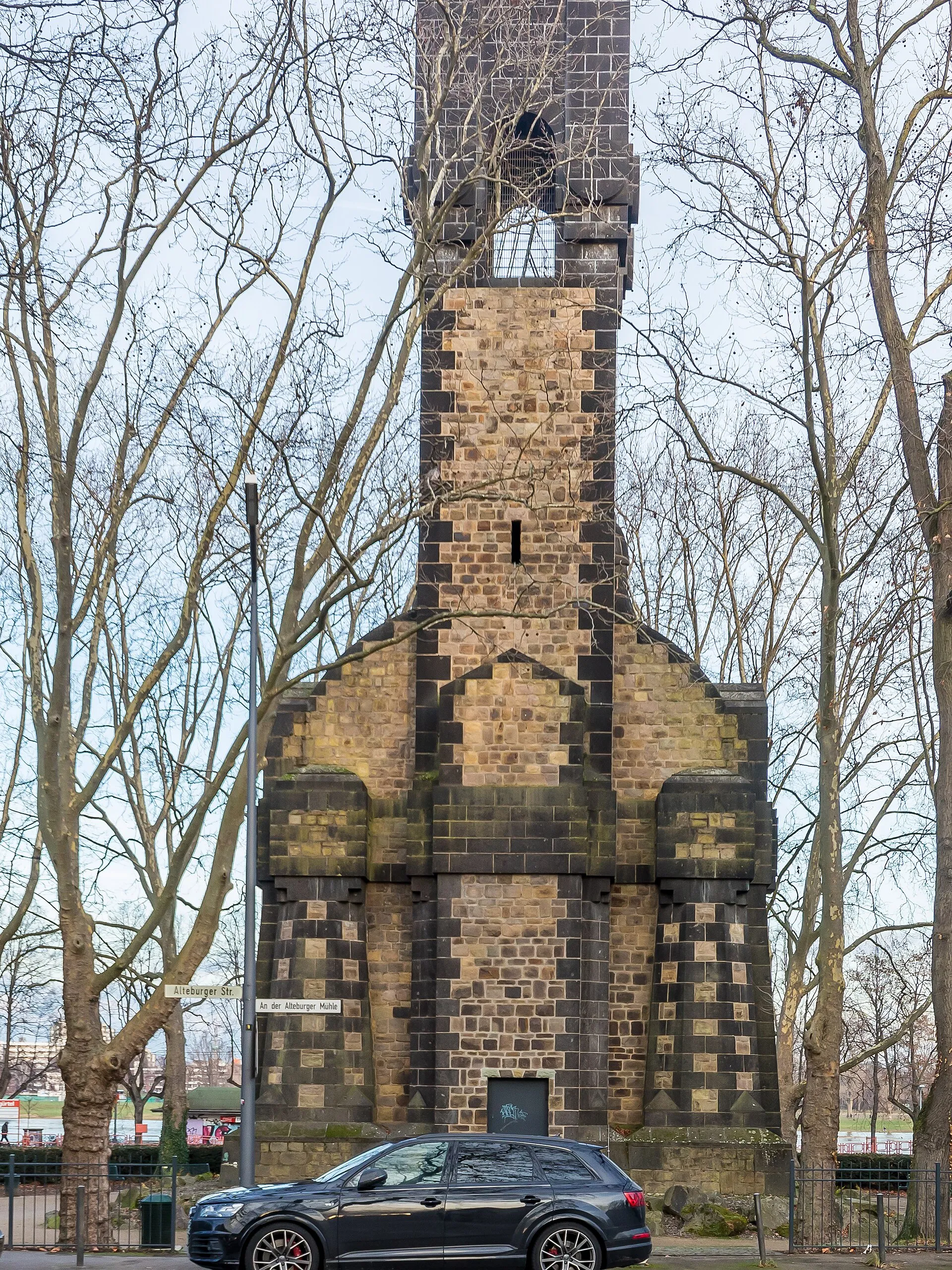 Bismarckturm, Köln, Rückansicht