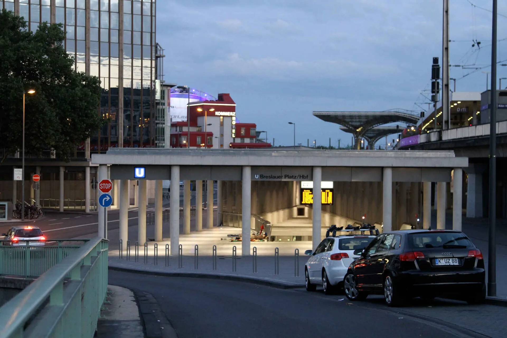 Eingang der U-Bahn-Station Breslauer Platz / Hauptbahnhof
