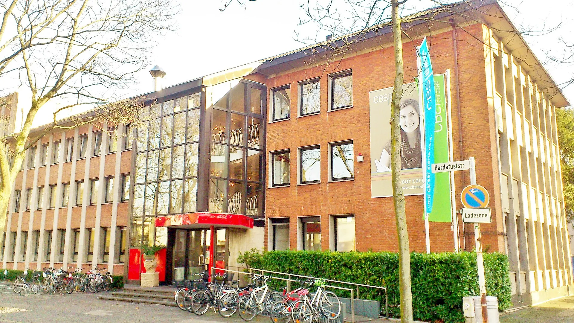 Main entrance at Cologne Business School CBS