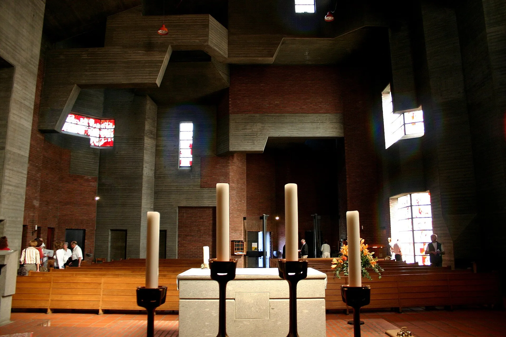 Christi Auferstehung Köln-Lindenthal Innenraum