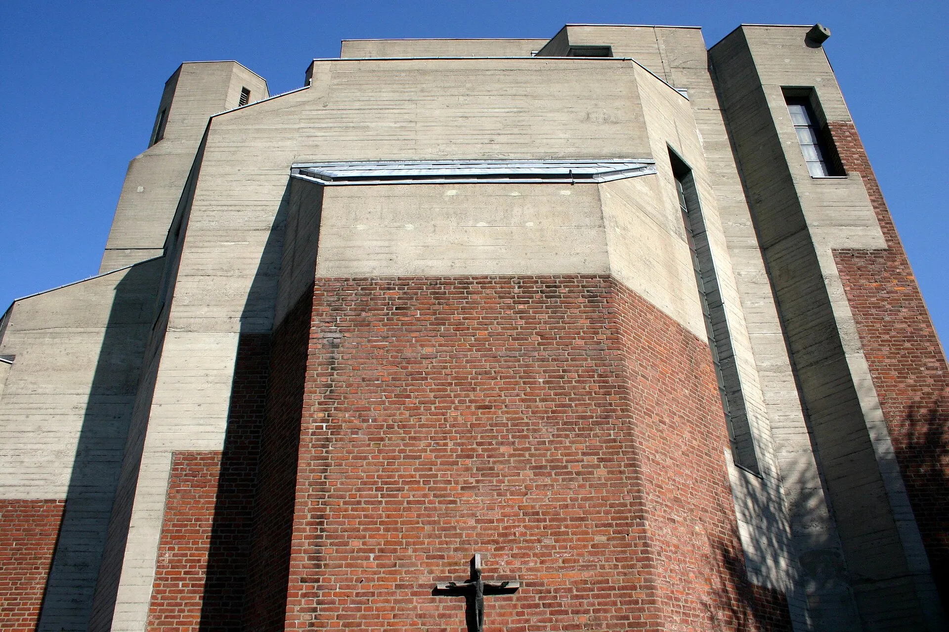 Christi Auferstehung Köln-Lindenthal Südseite
