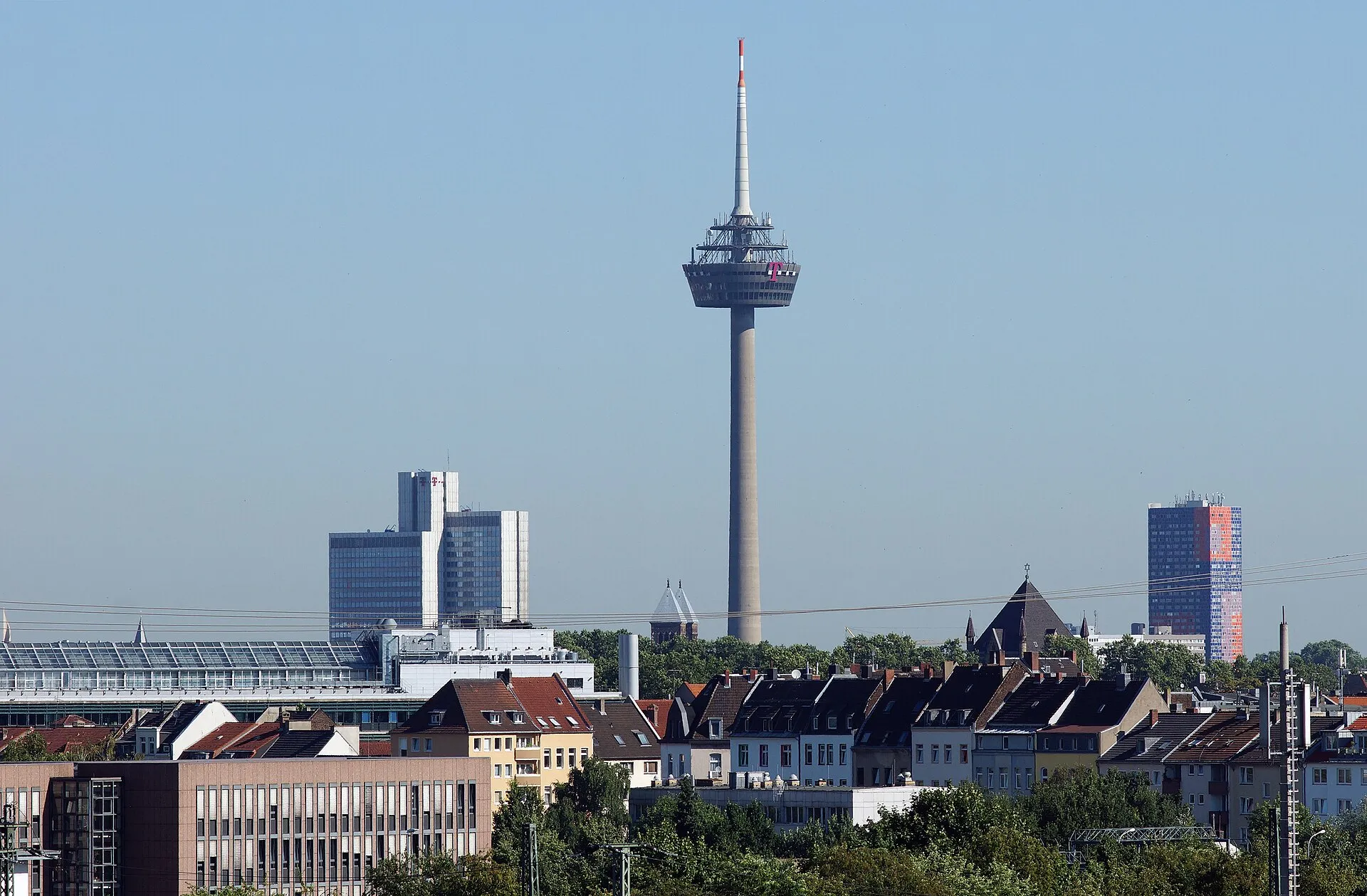Colonius und Telekom-Hochhaus Innere Kanalstraße Köln, gesehen von Köln-Zollstock.