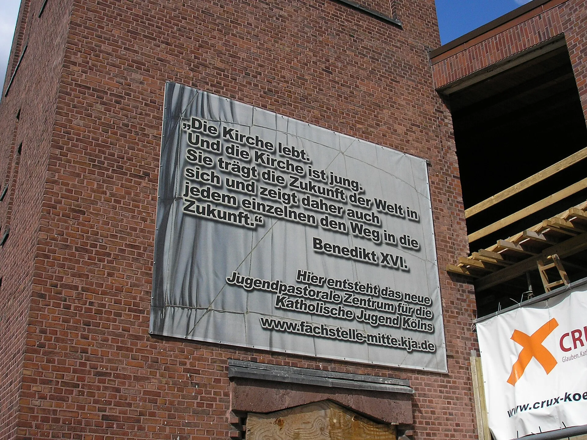 Umbau der Kirche Johann-Baptist zum Zentrum der Kölnischen katholischen Jugend.