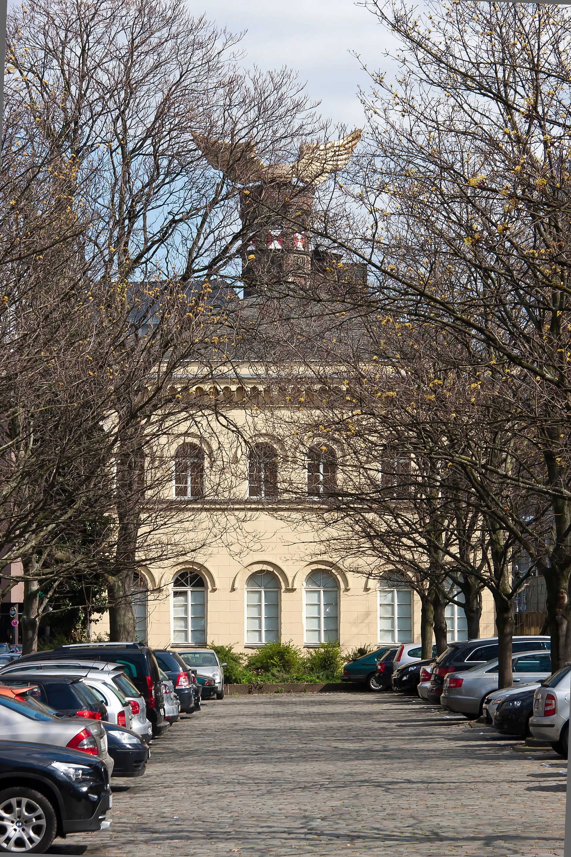 Alte Wache, Ansicht von Parkplatz der Bezirksregierung Köln. Baujahr: 1840-1841. Das Gebäude gehört zum Kölnischen Stadtmuseum und wird für Wechselausstellungen