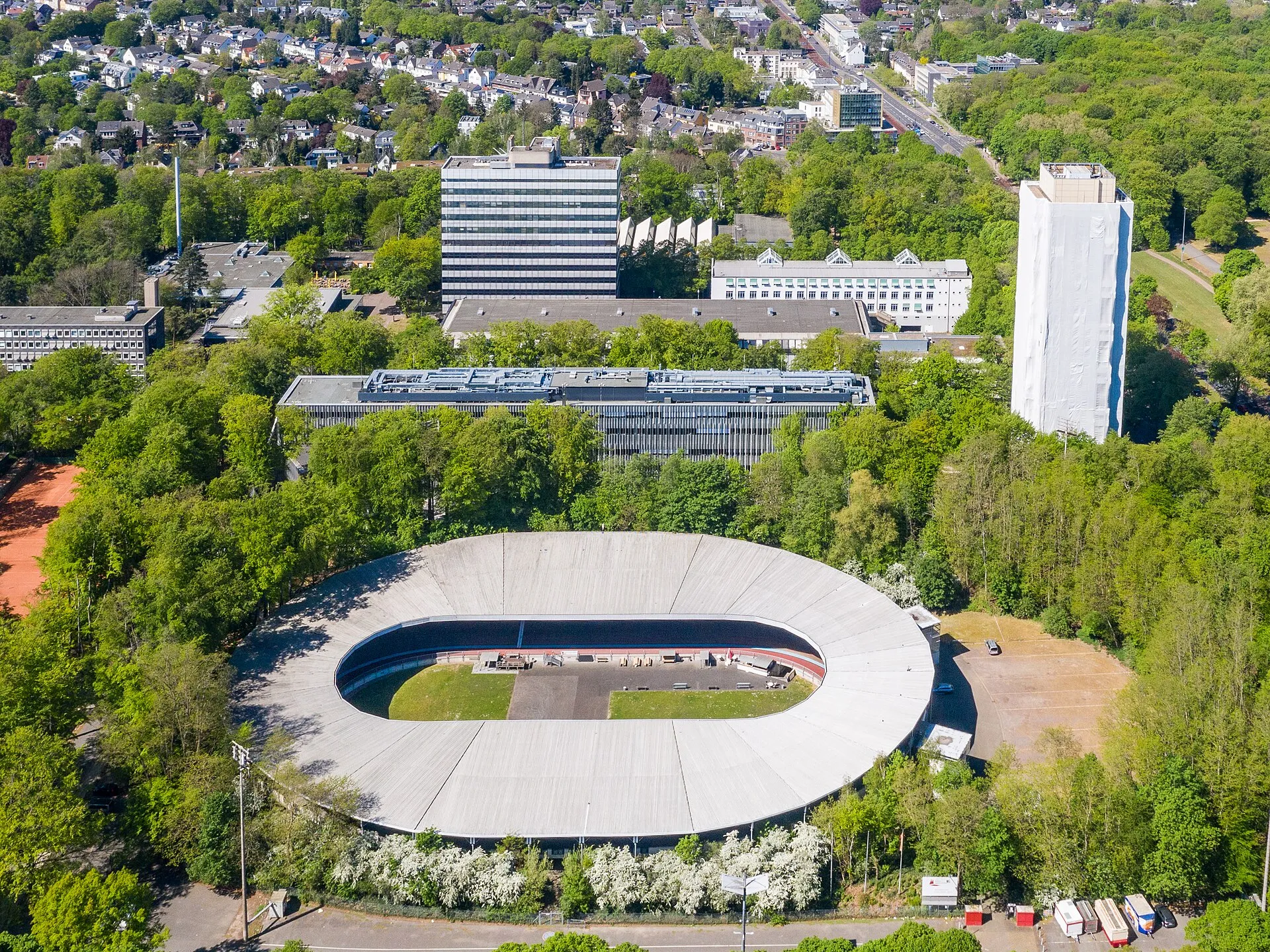 Drohnenaufnahme Deutsche Sporthochschule Köln und Albert-Richter-Bahn im Sportpark Müngersdorf