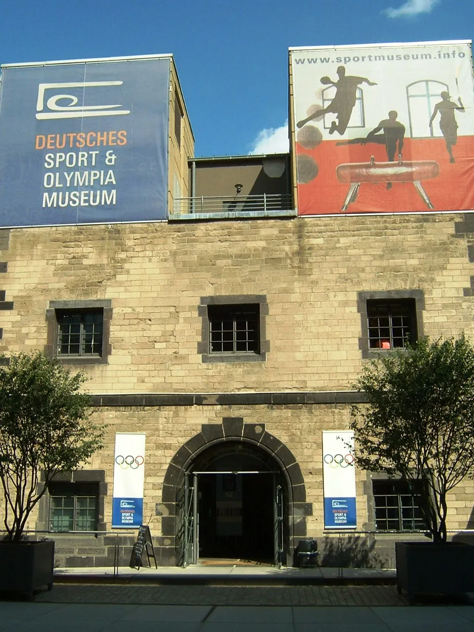 Deutsches Sport & Olympia Museum, Eingang