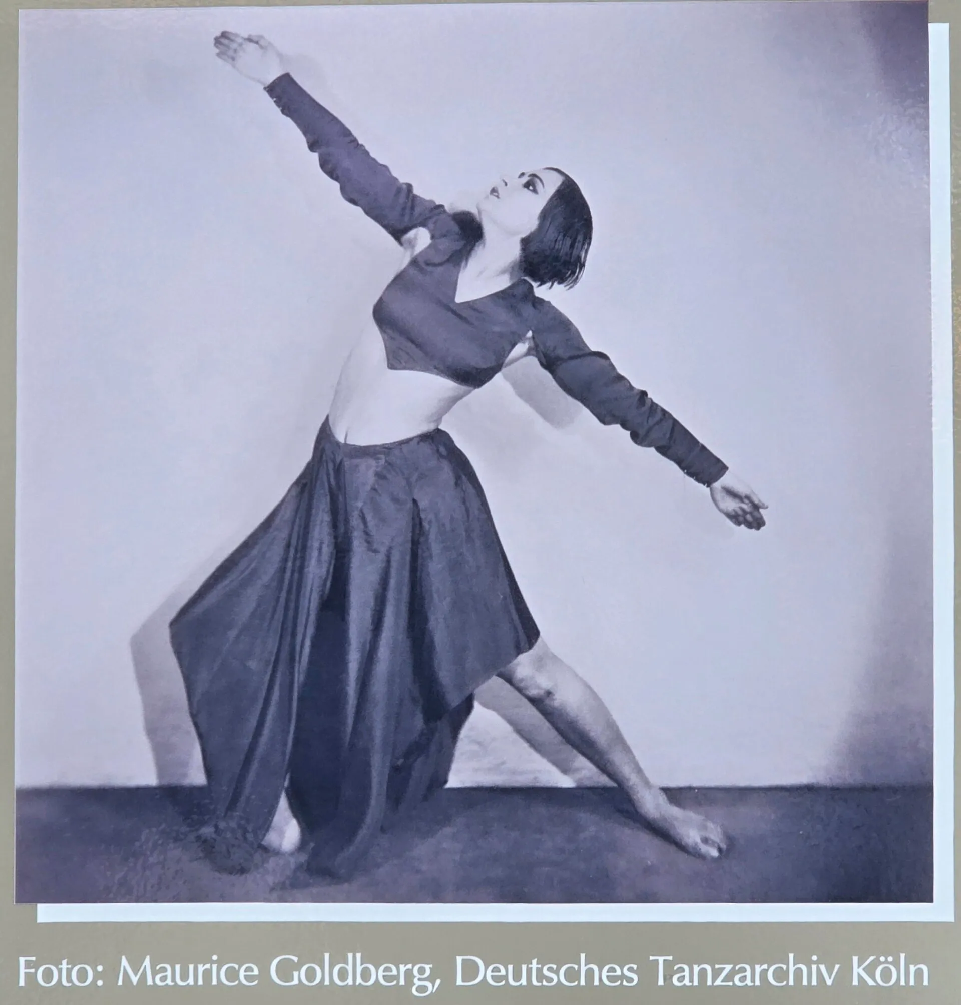 Anlässlich des Welttanztages „Move Your Town“ wurde am 29. April 2025 zu Ehren der Tänzerin Yvonne Georgi an ihrem letzten Wohnsitz am Ringelnatzweg 6 eine zwei