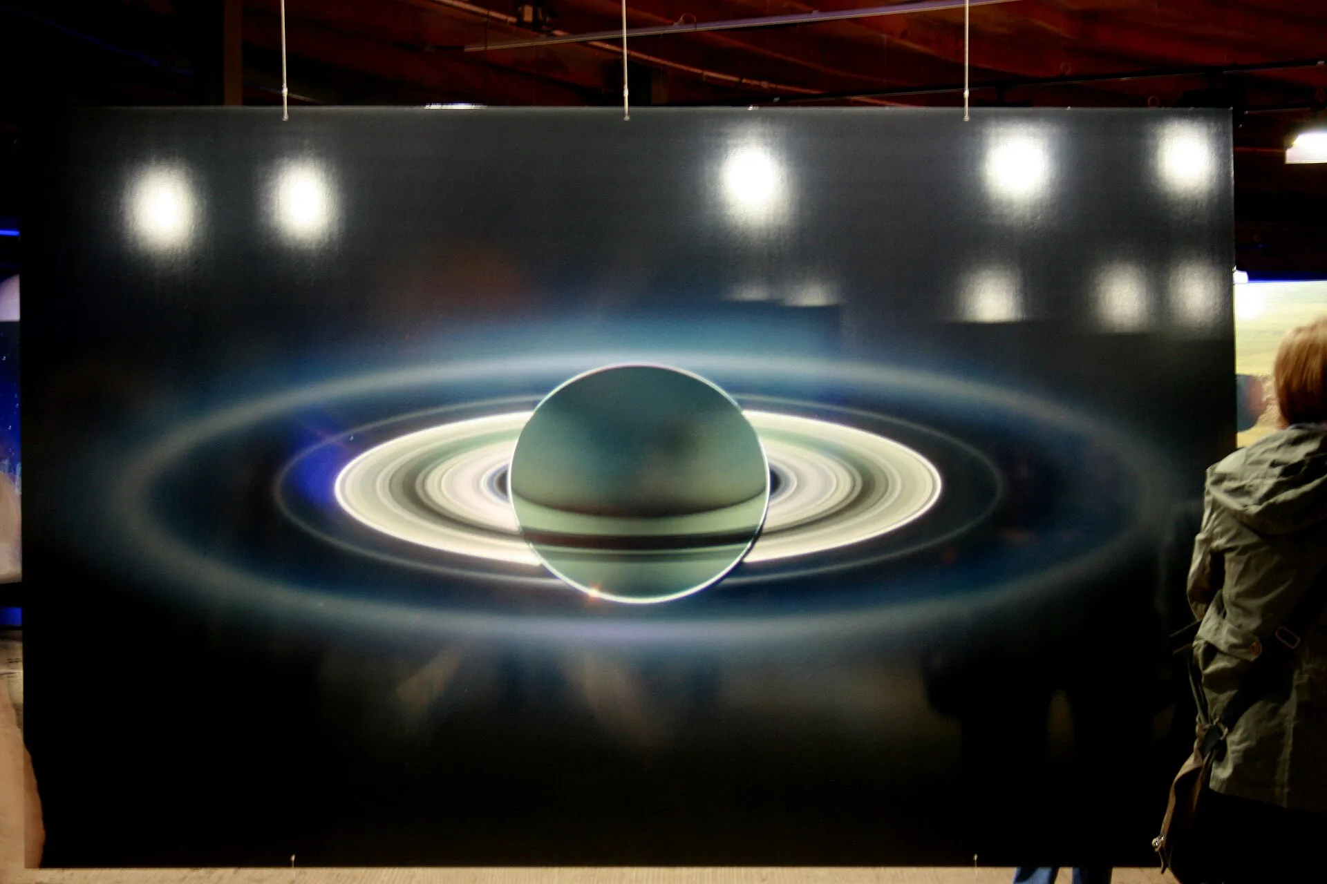Ausstellung Sternstunden – Wunder des Sonnensystems 2009/10 des DLR im Gasometer Oberhausen: Der Planet Saturn mit seinen Ringen