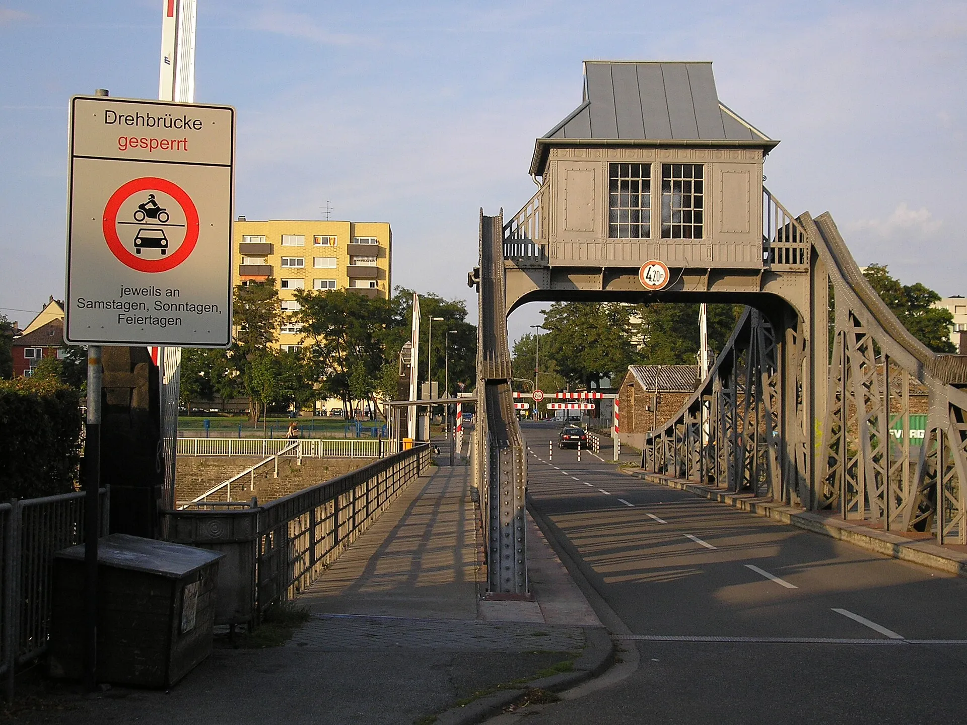 Wochenendsperrung der Drehbrücke in Köln-Deutz