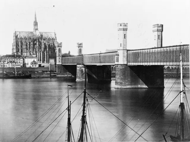Dombrücke