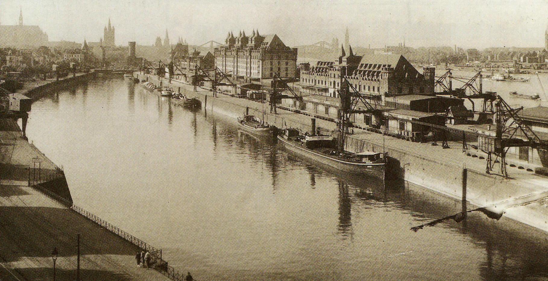Köln,Rheinauhafen-1898 aber mit Hängebrücke von 1913
