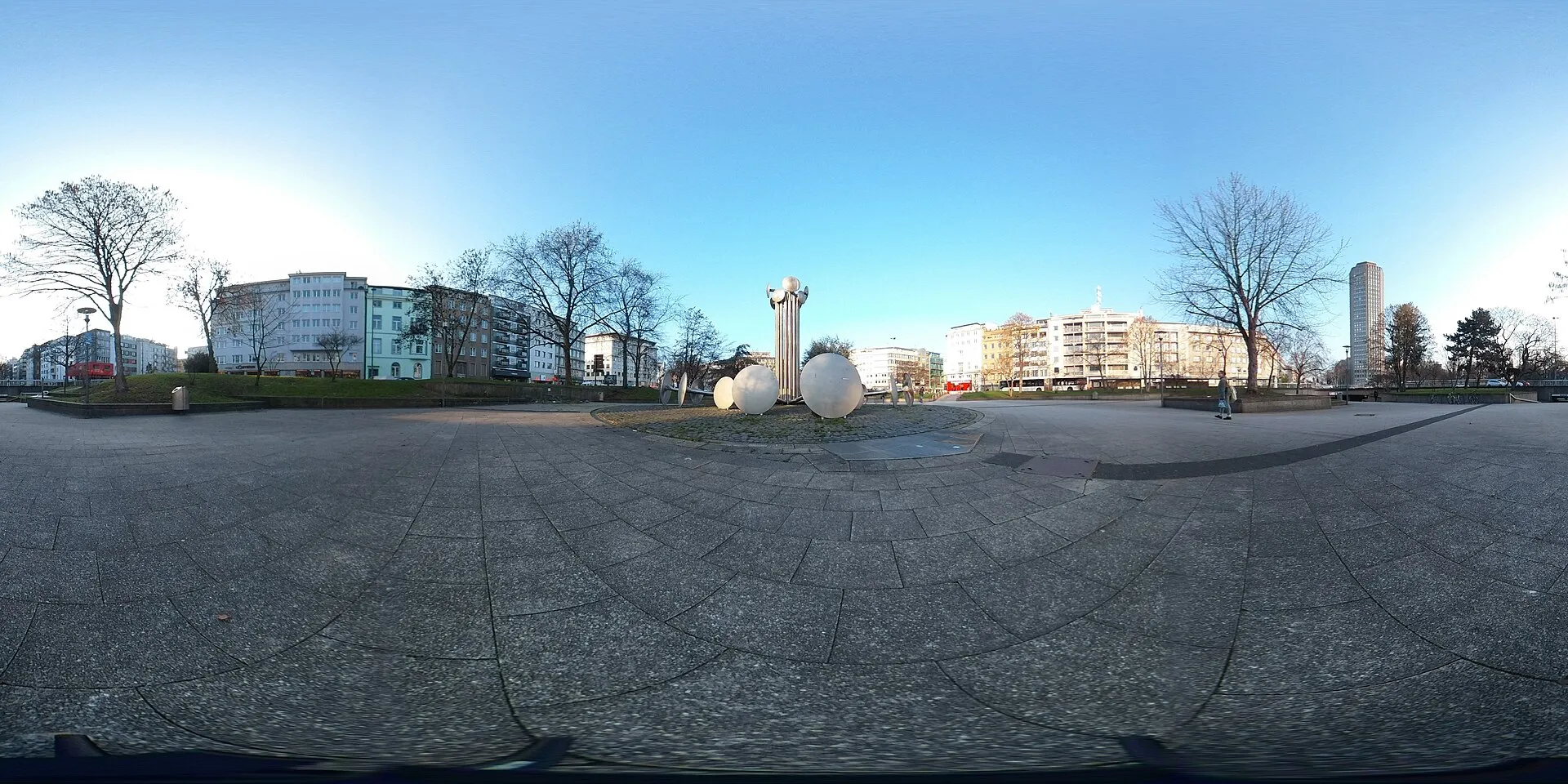 Ebertplatz, Platzinnenfläche mit Brunnen in 360 Grad
