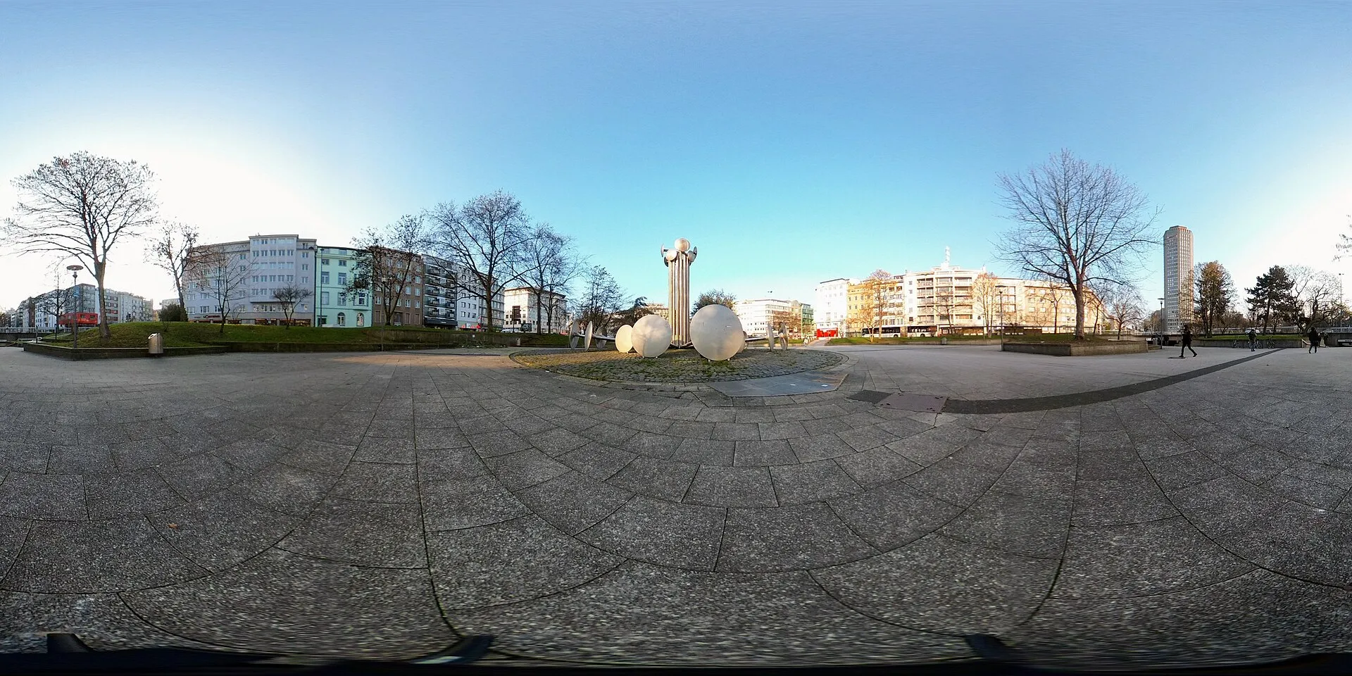 Ebertplatz, Platzinnenfläche mit Brunnen in 360 Grad