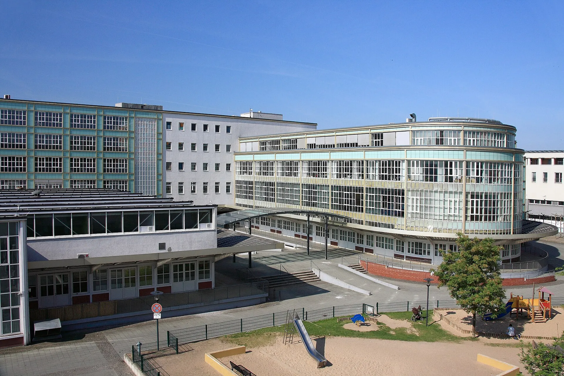 Die ehemalige 4711-Fabrik; heute u. a. mit Wohnungen, Kindergarten und Büros
