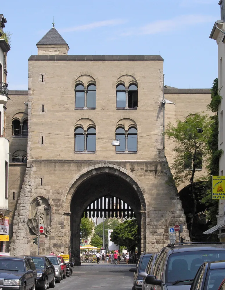 Stadtseitig, von Süden