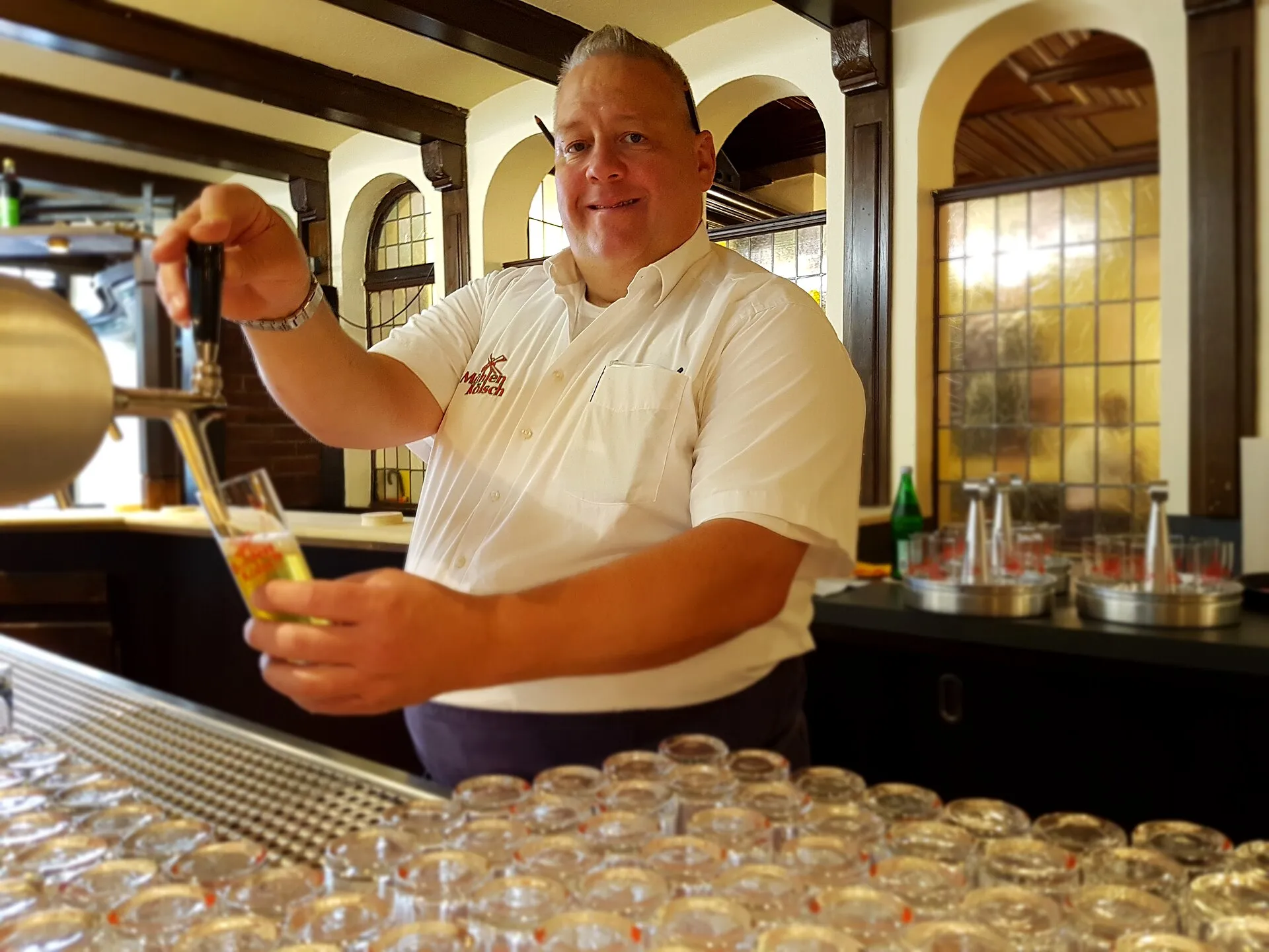 Em Kölsche Boor - Köbes zapft Mühlen Kölsch