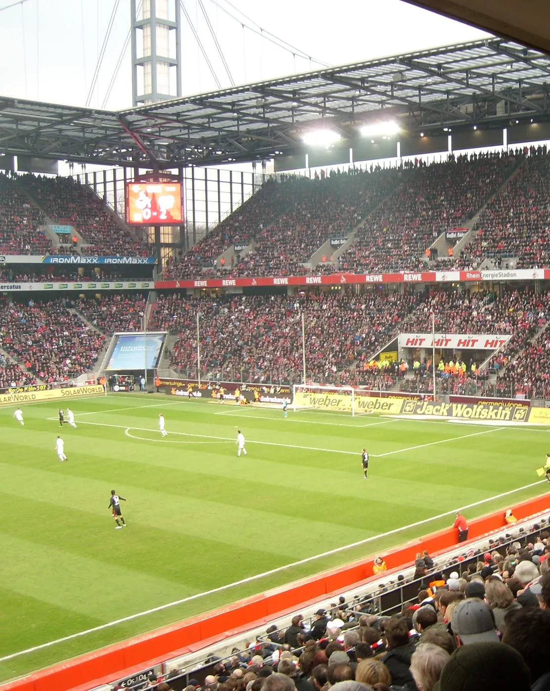 Spielszene im RheinEnergieStadion während eines Heimspiels von 1. FC Köln gegen Bayer Leverkusen (25. Februar 2012)
