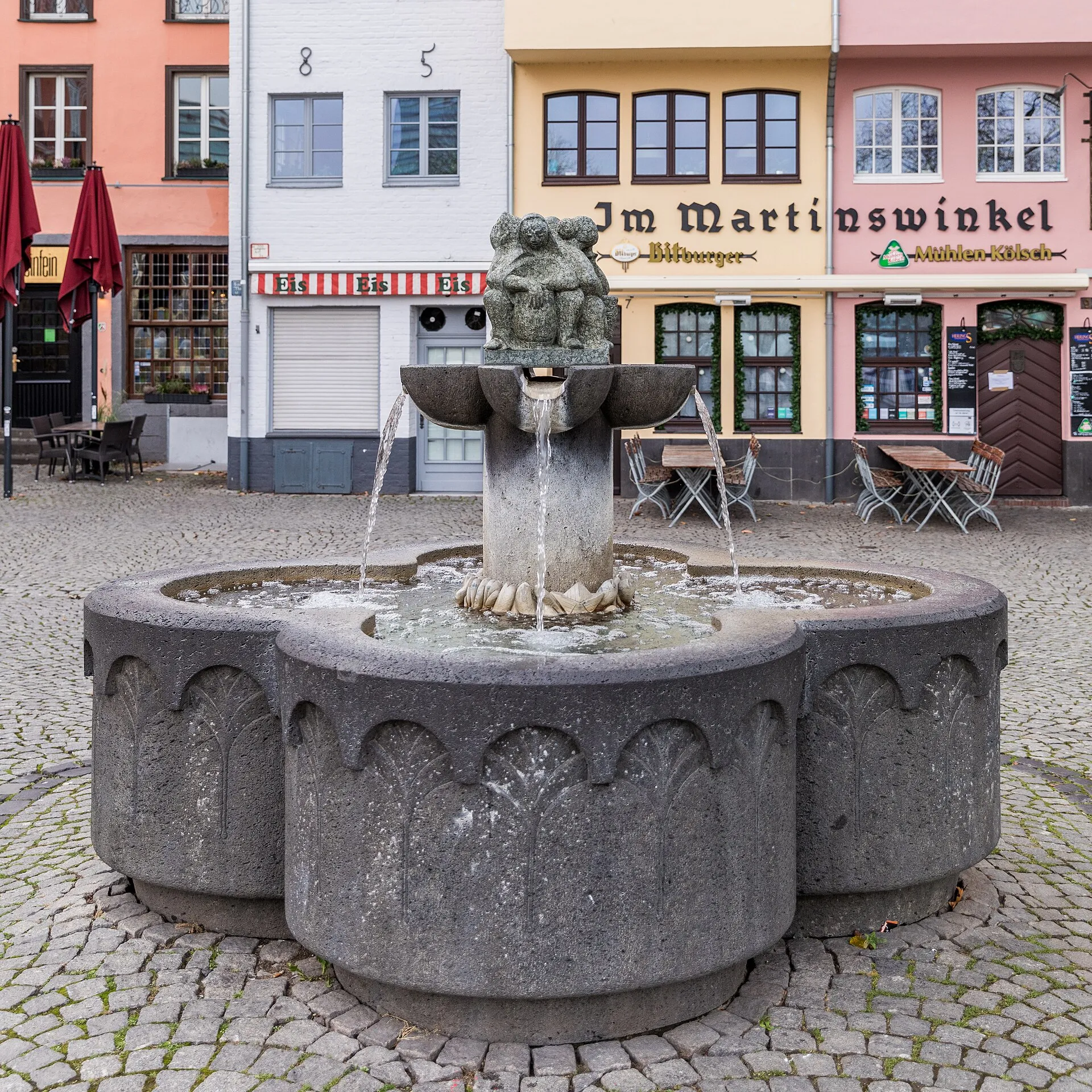 Brunnen der Fischweiber des Bildhauers Rainer Walk (2021)