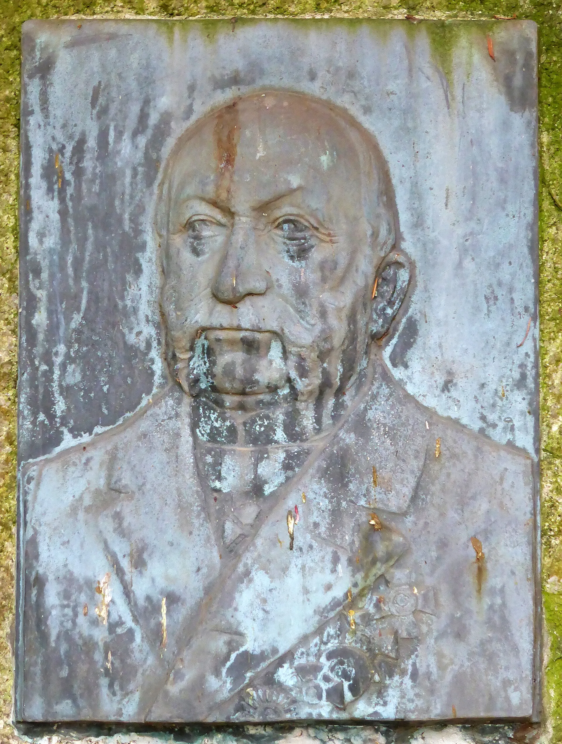 Gedenkstein für Julius Niepraschk, Gründungsdirektor der Flora (Köln) von 1862 bis 1890. (Bronzerelief)