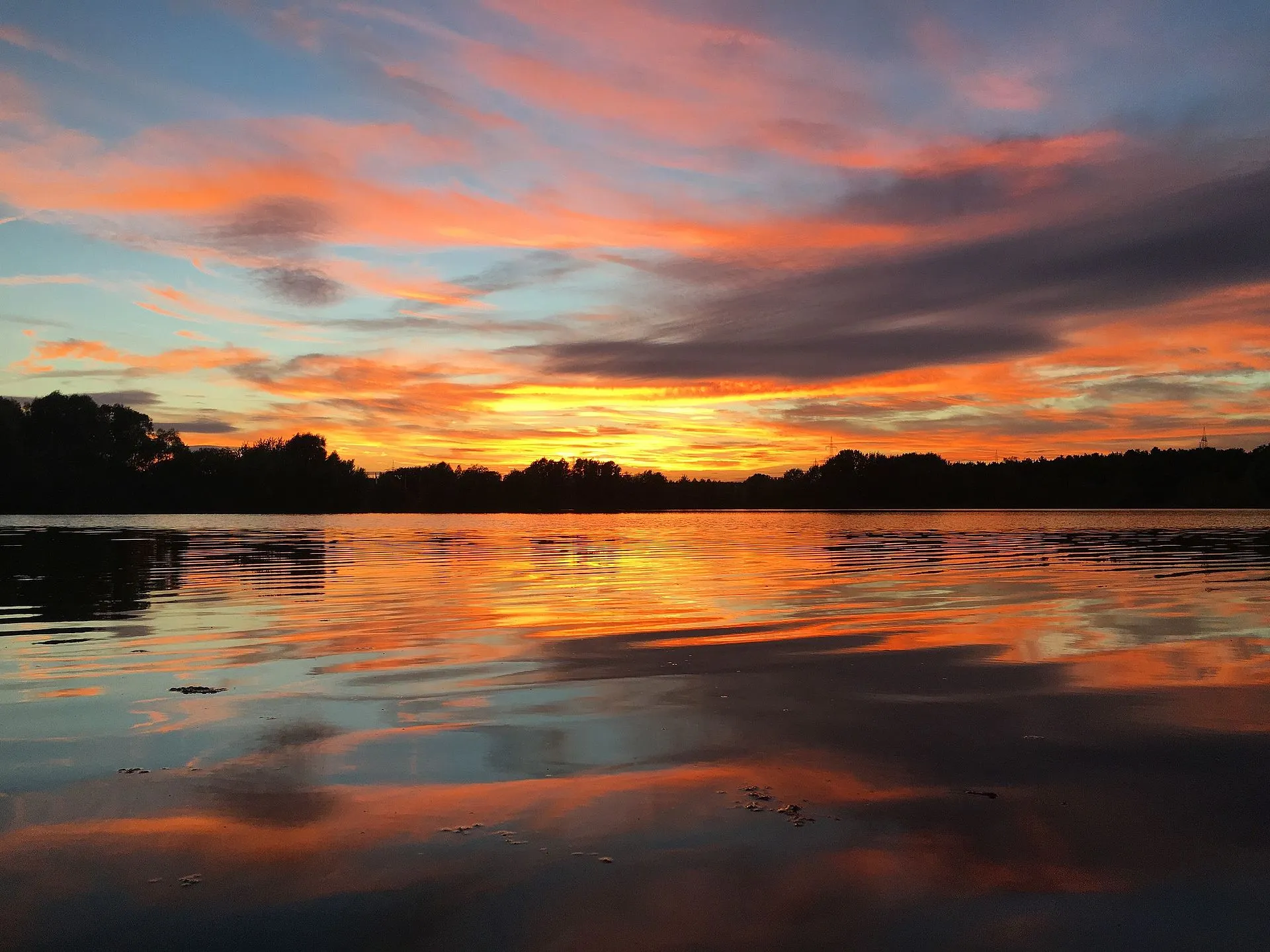 Sonnenuntergang am Fühlinger See im Landschaftsschutzgebiet „Fühlinger See und Freiraum östlich Fühlingen“ in Köln