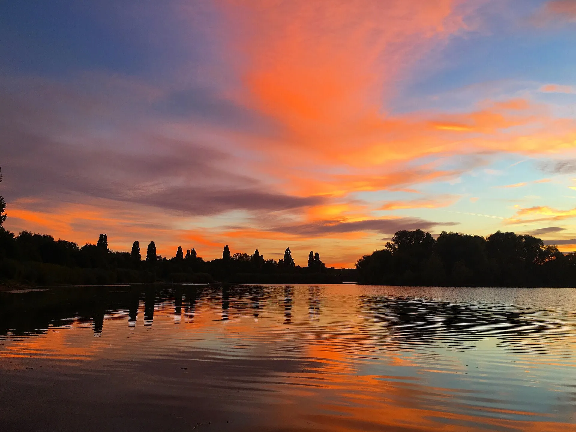 Sonnenuntergang am Fühlinger See im Landschaftsschutzgebiet „Fühlinger See und Freiraum östlich Fühlingen“ in Köln