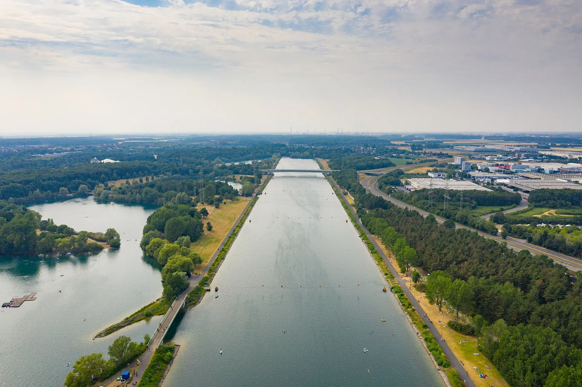 Blick auf die Regattabahn am Fühlinger See in Köln, Deutschland