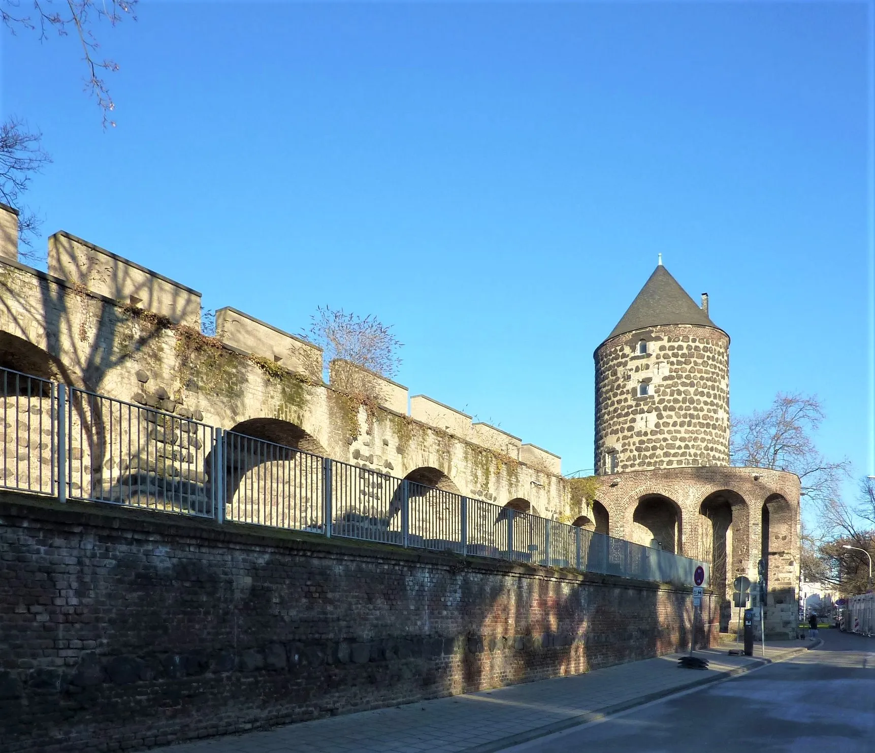 Stadtmauer am Hansaring (Köln)