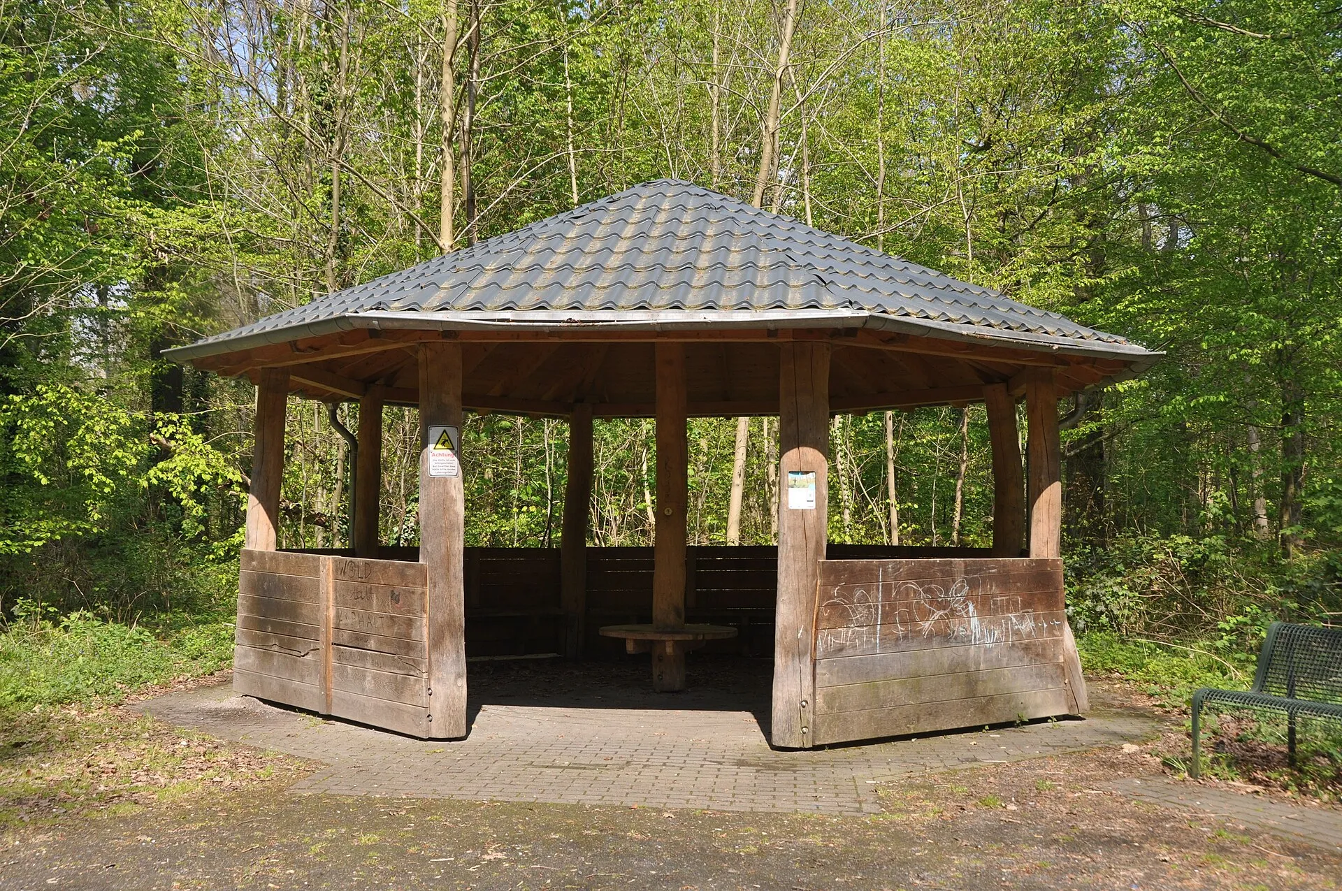 Schutzhütte im Gremberger Wäldchen
