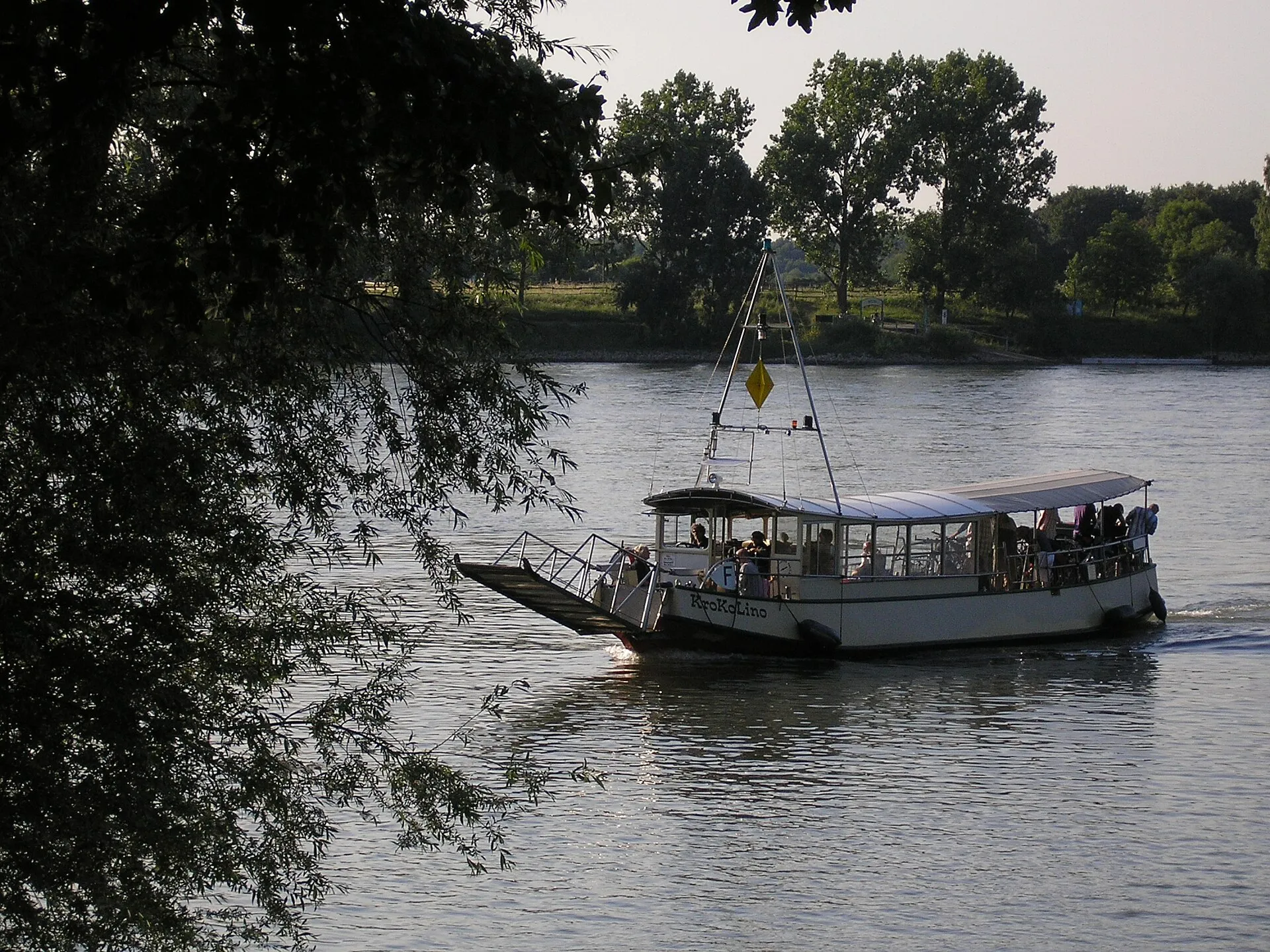 Rheinfähre KroKoLino, Köln-Zündorf ( Groov ) - Köln-Weiß.