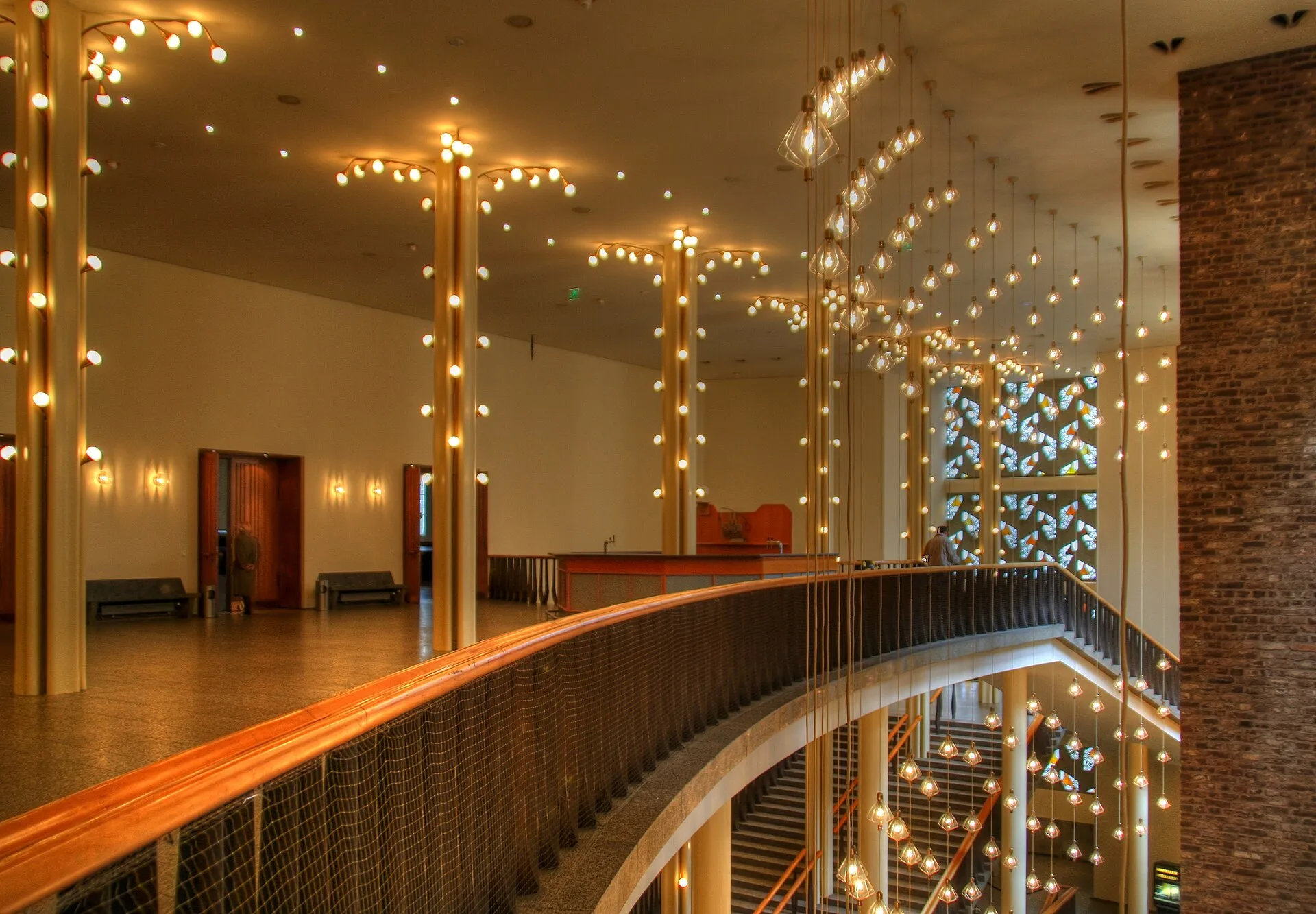 Gürzenich, Köln: Saalfoyer im Obergeschoss mit Treppenanlage.
