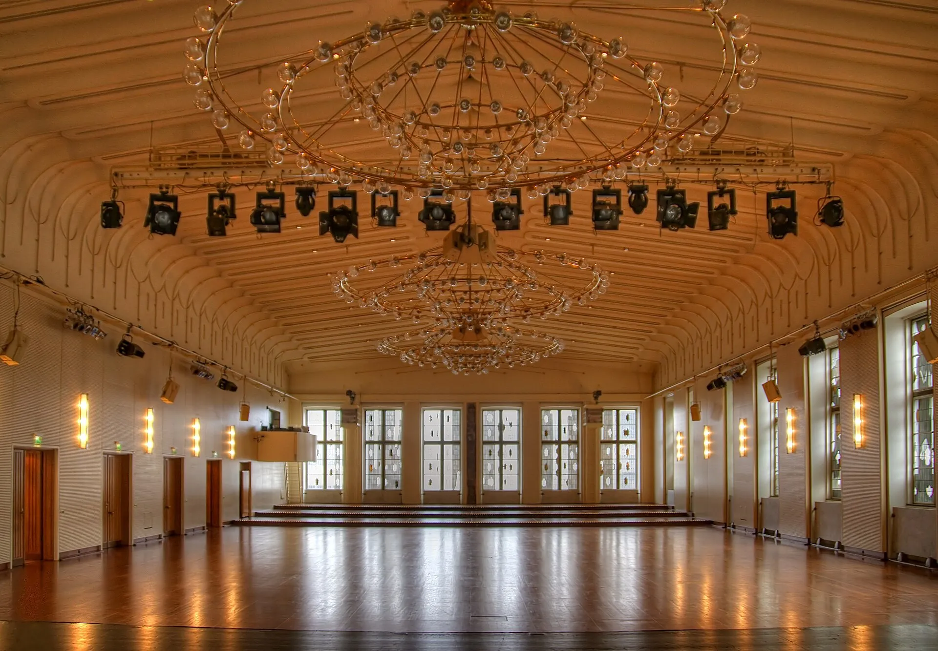 Gürzenich, Köln: Großer Saal im Obergeschoss. Von der Bühne Richtung Osten