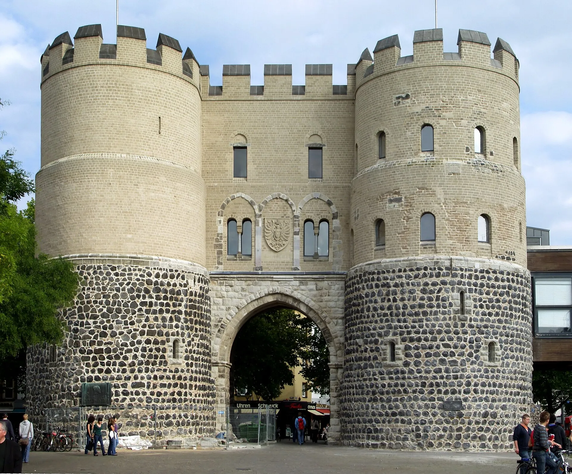 Hahnentorburg von Westen, Rudolfplatz, Köln