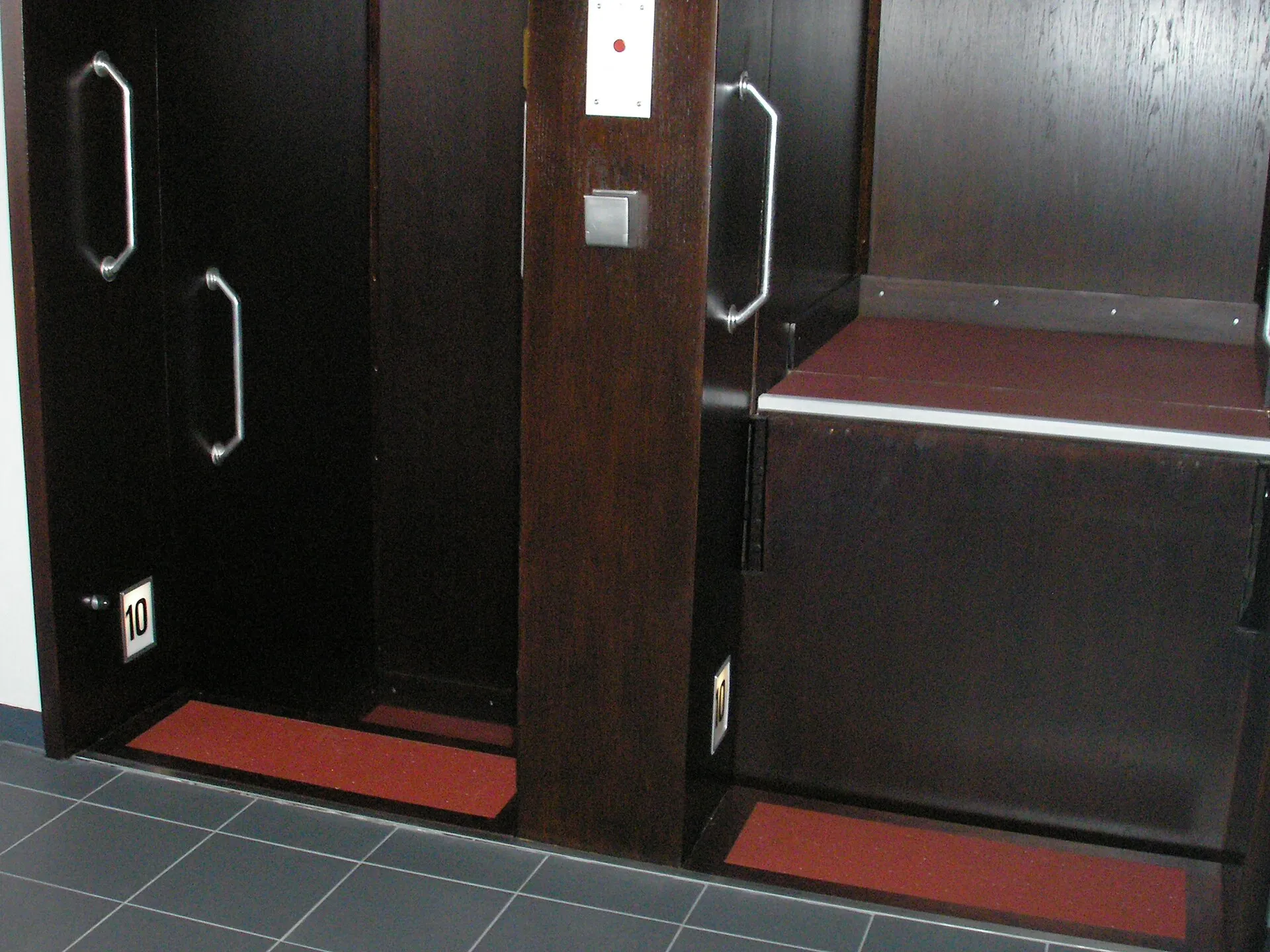Hansahochhaus Köln, Paternosterbereich im 10. OG.