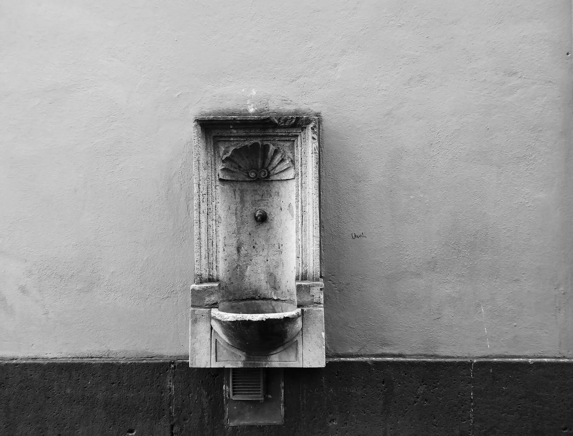 Nordseite Haxenhaus mit Trinkbrunnen