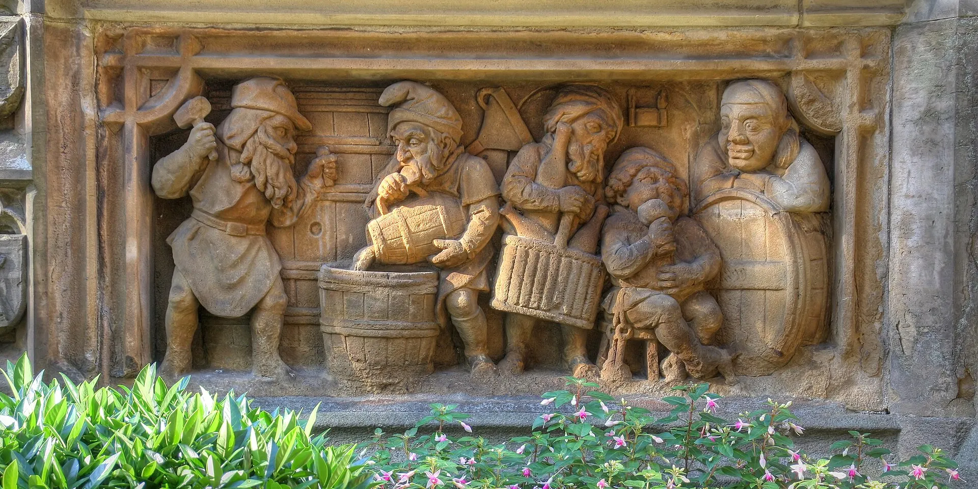 Heinzelmännchenbrunnen in Köln. Detail. Künstler: Edmund und Heinrich Renard.