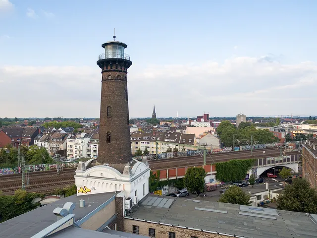 Heliosturm – Ehrenfelds Leuchtturm ohne Meer