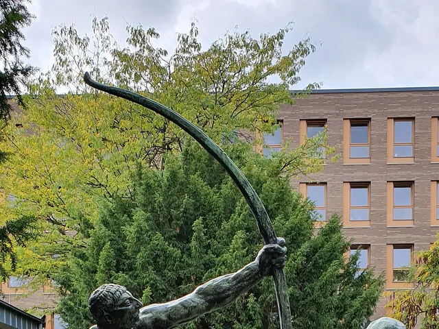 Herakles tötet die stymphalischen Vögel (Bourdelle)