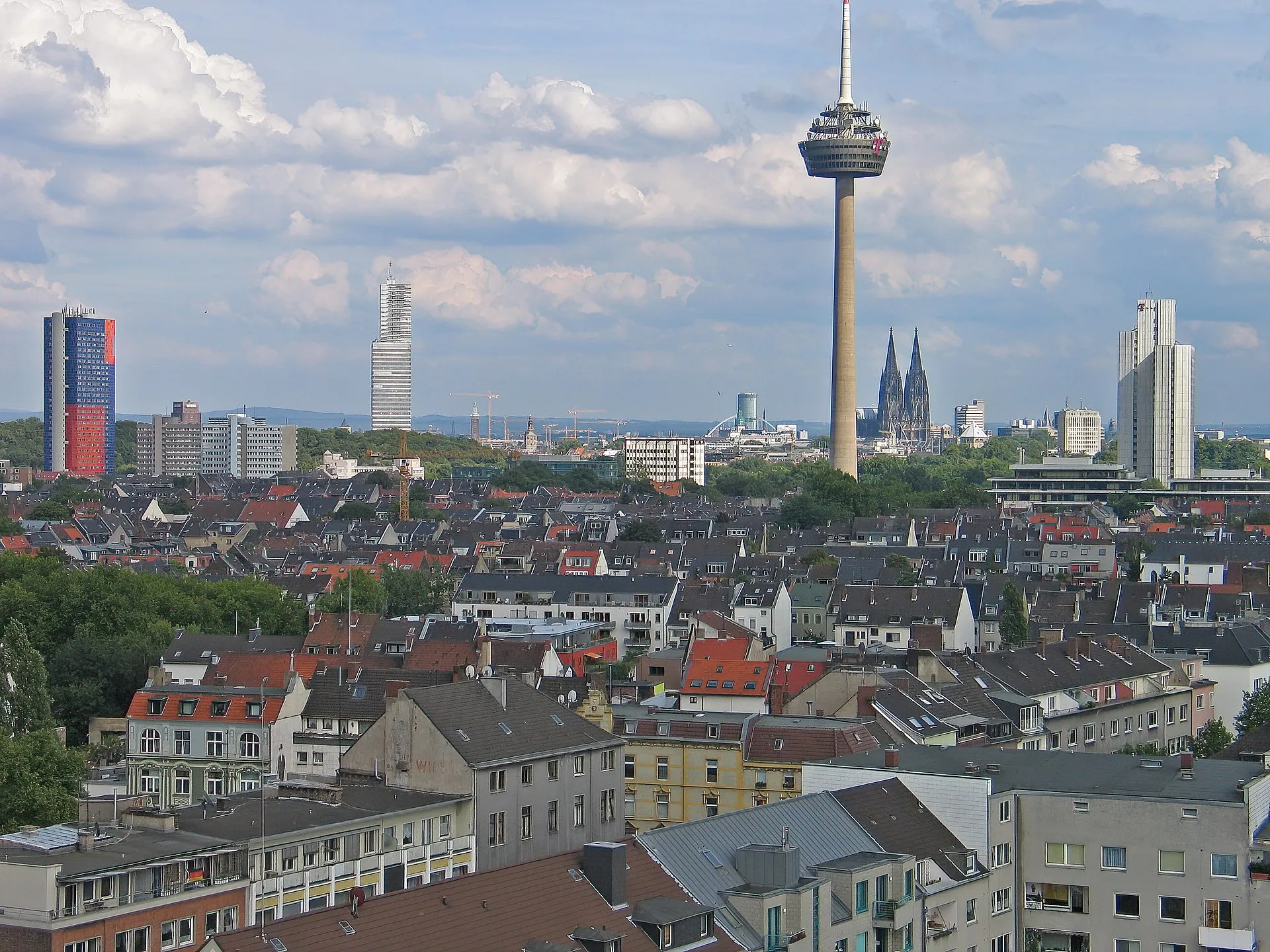 Blick vom Helios-Leuchtturm über Köln-Ehrenfeld