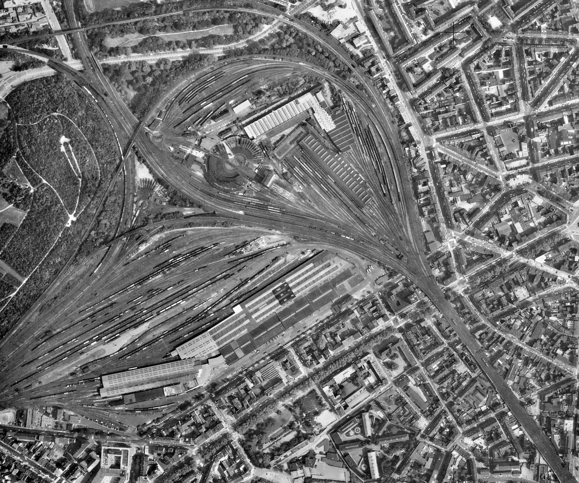 Orthofoto von Köln. Blatt Nippes 24. Mai 1969. Detail mit Köln Betriebsbahnhof und Güterbahnhof Köln-Gereon