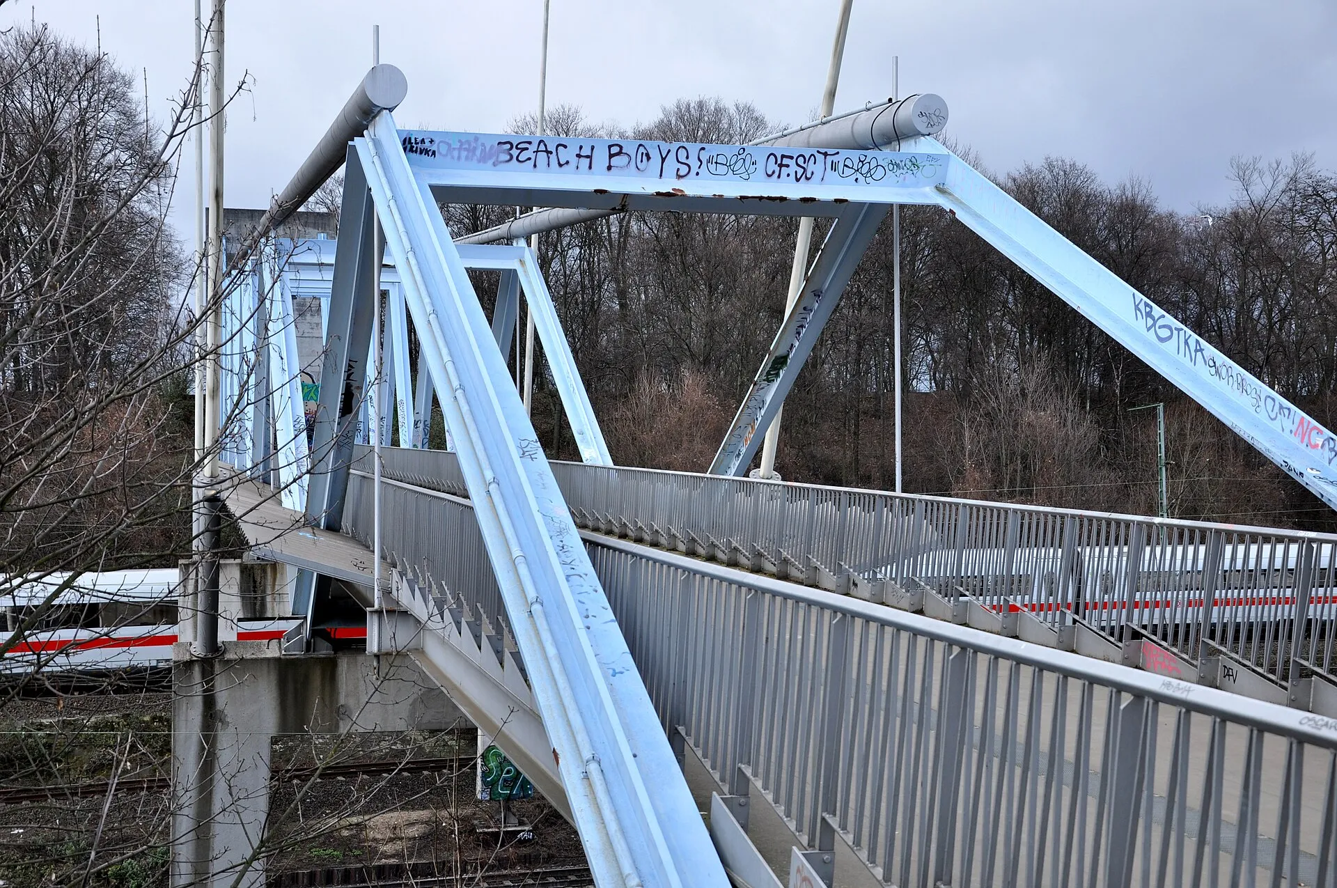 MediaPark in Köln - Heuschreckenbrücke