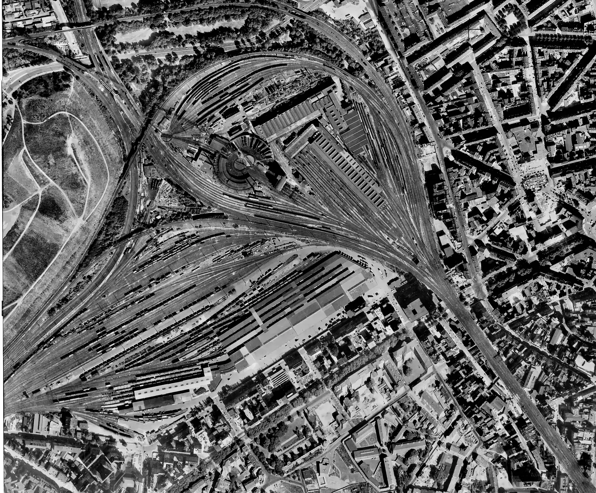 Orthofoto von Köln. Blatt Nippes, 8. September 1959. Detail mit Köln Betriebsbahnhof und Güterbahnhof Köln-Gereon