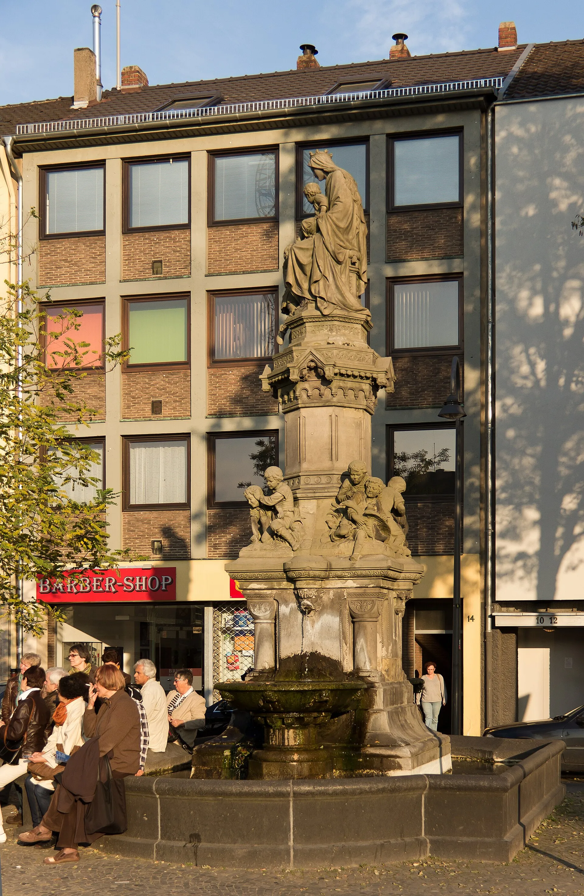Hermann-Joseph-Brunnen, Waidmarkt, Köln