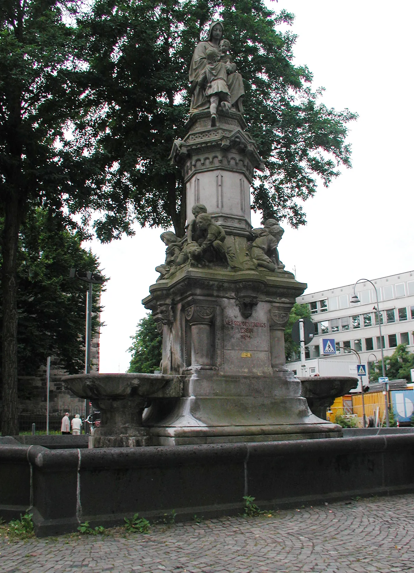 Cologne, fountain "Hermann-Josef-Brunnen" (1894).