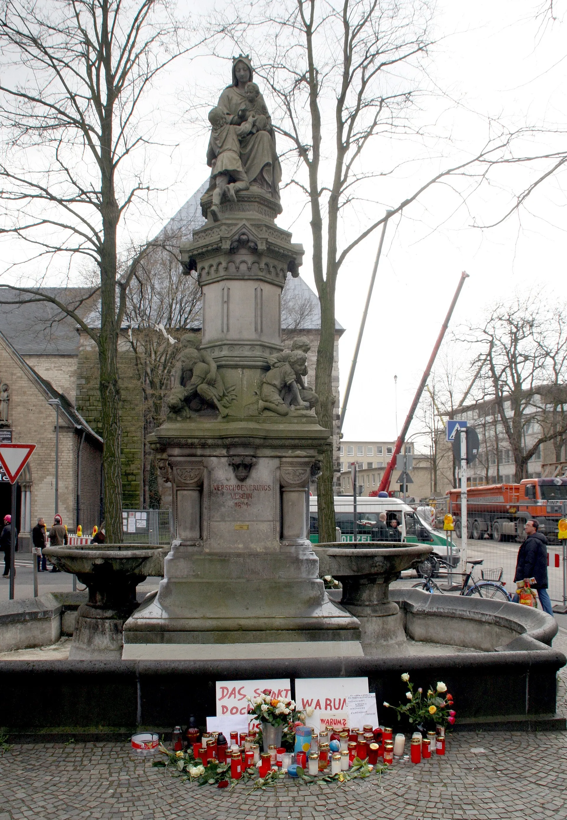 Rescue operations after the collaps of the historical city archives of Cologne. Flowers and candles on the Waidmarkt in remembrance of the victims of the collap